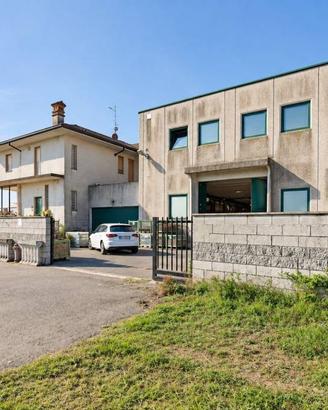 Immobile di 1200 m² a Casalino