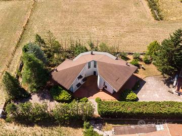 Villa di 312 m² con più di 5 locali a Borgorose