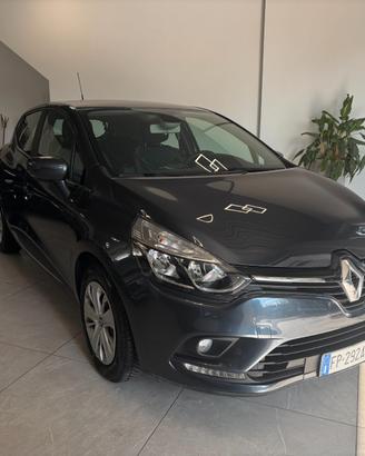 Renault Clio TCe 12V 90 CV 5 porte Moschino Intens
