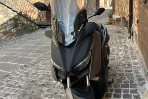 YAMAHA X-MAX 300 SCOOTER