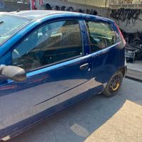 RICAMBI AUTO FIAT PUNTO BLU 3 PORTE ANNO 2004 