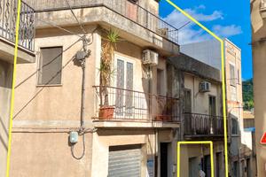 Casa + Garage + magazzini