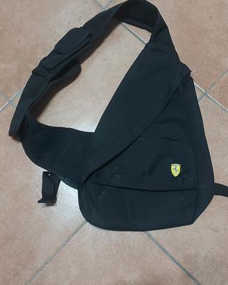 zaino da uomo con stemma ferrari 