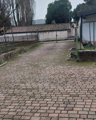 Casa indipendente, giardino,3 box