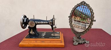 Macchina da cucire d’epoca + specchio vintage