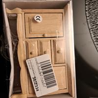 cassettiera in miniatura in legno 