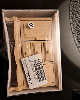 cassettiera in miniatura in legno 