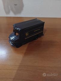 modellino furgone ups 