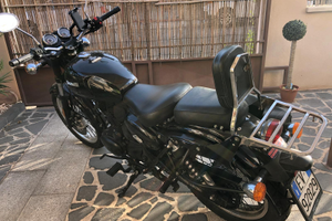 Moto castom benelli 400