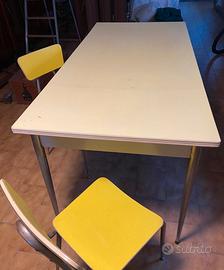 tavolo vintage giallo 
