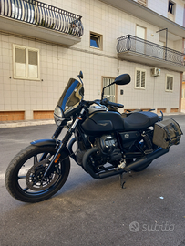 Moto Guzzi V7 Stone 850 cc. Nera. Anno 2022