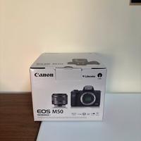 CANON EOS M50 con obiettivo  & borsa tracolla!!