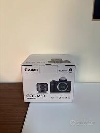 CANON EOS M50 con obiettivo  & borsa tracolla!!