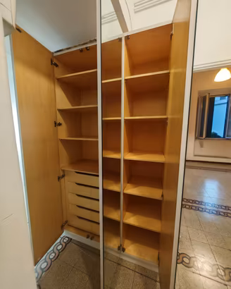Mobile in legno con 3 ante a specchio 