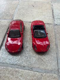 Lotto 2 Ferrari 1:43 Bburago California e FF