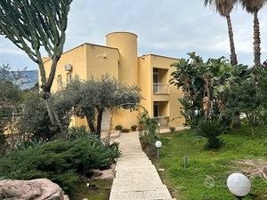 Villa a Mondello con giardino e piscina