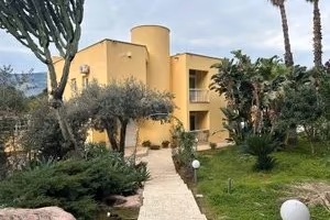 Villa a Mondello con giardino e piscina