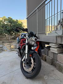 Ducati monster 696