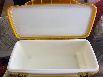 Borsa frigo rigida  con radio FM/AM