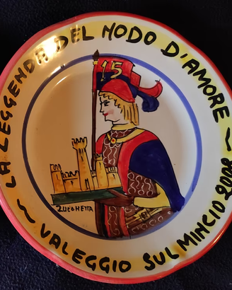 Piatto da collezione in ceramica dipinto a mano