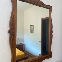 Specchio in legno decorato tinta noce