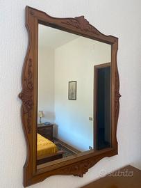 Specchio in legno decorato tinta noce