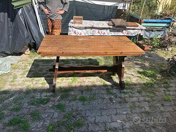 Tavolo in legno massello allungabile