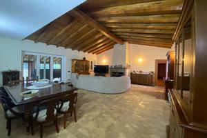 Villa di 950 m² con più di 5 locali e box auto dop
