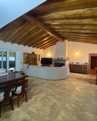 Villa di 950 m² con più di 5 locali e box auto dop