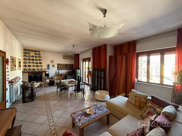 Appartamento 180 mq con box zona villa-smcv