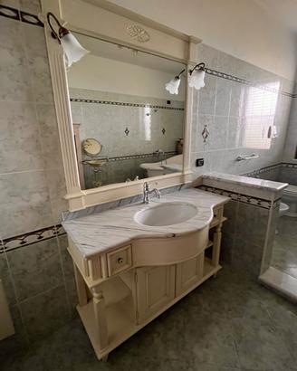 Mobile bagno in legno