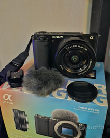 Sony ZV-E10 + Obiettivo 16-50mm | Pari al NUOVO (M