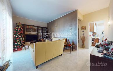 QUADRILOCALE CON BOX AUTO, IN VICINANZE SCUOLA MAR