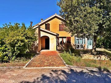 VILLA SINGOLA A FABRIANO