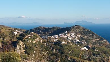 Rustico, terreno, grotta e cisterna