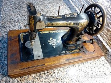 Macchina per cucire manuale R. Lehmann Vormais