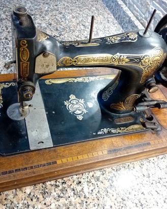 Macchina per cucire manuale R. Lehmann Vormais