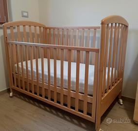 Lettino in legno per bambini