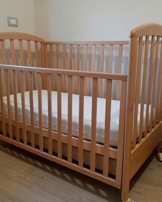 Lettino in legno per bambini