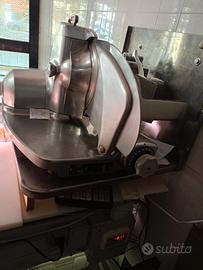 Affettatrice per carni professionale