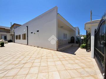 VILLA SINGOLA A PORTO CESAREO