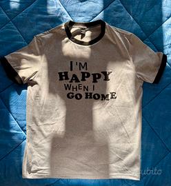 T - shirt grigia e nera