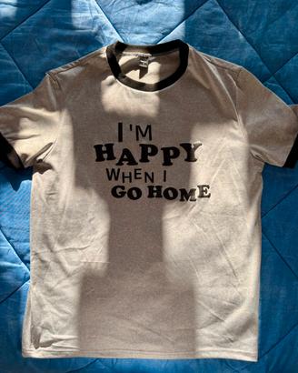 T - shirt grigia e nera