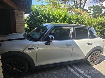 MINI Cooper D 5 porte allest. john cooper works