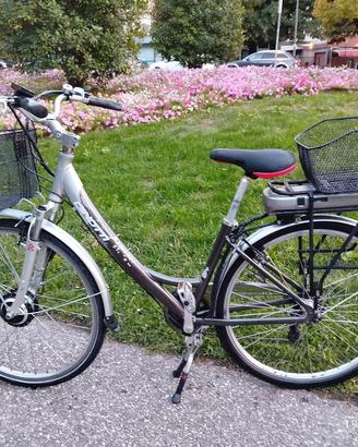 bicicletta elettrica da donna 