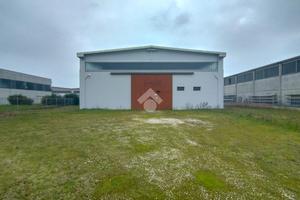 CAPANNONE A VILLANOVA SULL'ARDA