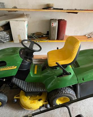 Trattorino tagliaerba John Deere LR175