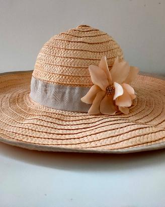 cappello in paglia a tesa larga