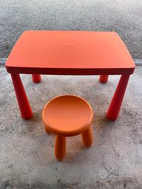 Tavolo per bambini con sgabello