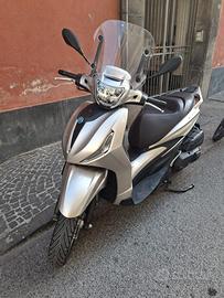 Beverly 400